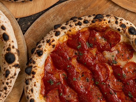 Pizza Pepperoni z pieca opalanego drewnem